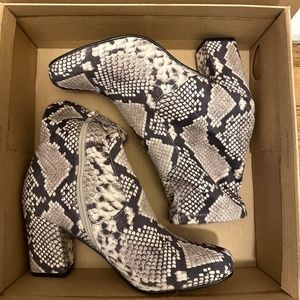 Steve Madden Evans Snake Print Booties 8.5